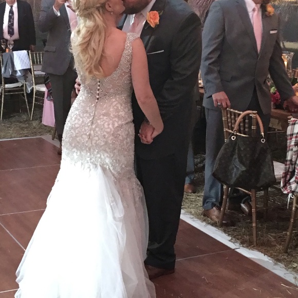 Wedding Gown Size 4 Size 6 Scallop Edge Crystal Bodice Bustled Train - Picture 4 of 7